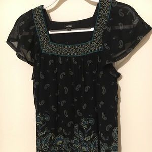 Black, green, teal, blue print women’s medium top